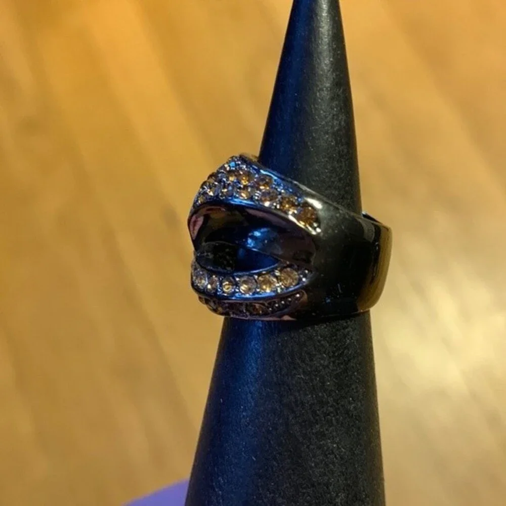 Large Brown rhinestone ring size 6 1/2
